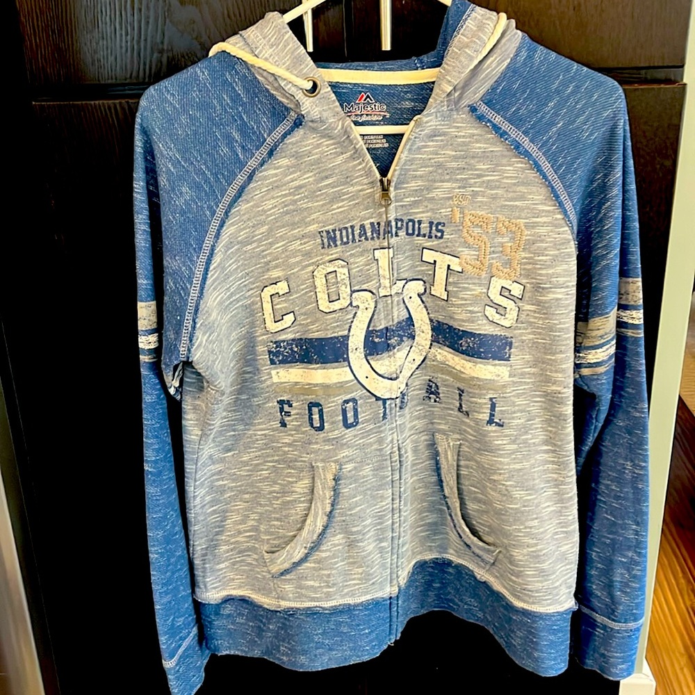 Cute zip up hoodie.  Size medium.  Very comfortable and perfect for game day!